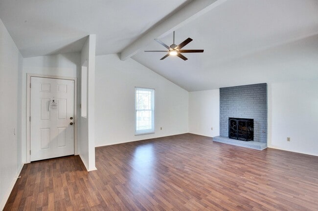 Foto del edificio - 8002 Croftwood Dr