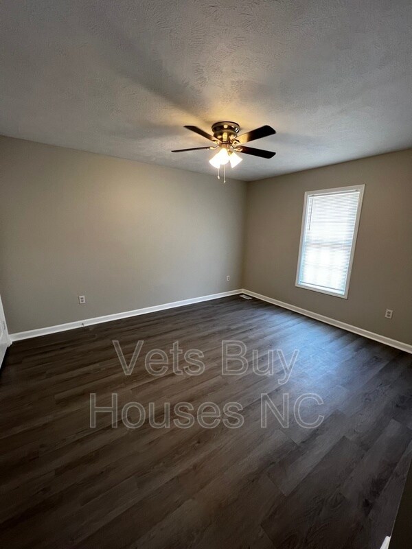 Foto del edificio - 133 Clint Dr