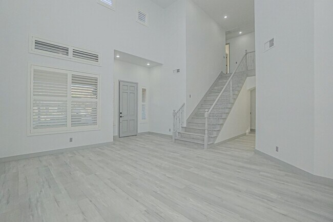 Building Photo - 35 Moraine Dr