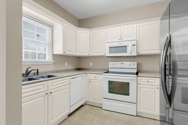 Foto del edificio - 13 Cypress Ln