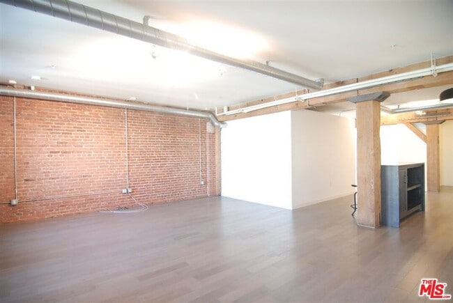 Building Photo - 527 Molino St