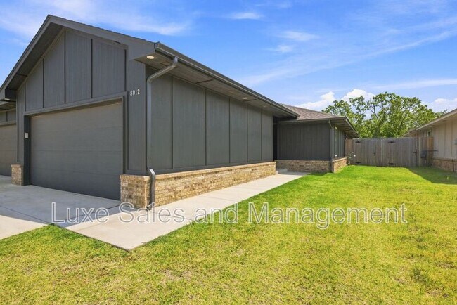 Foto del edificio - 8012 NW 110th Dr