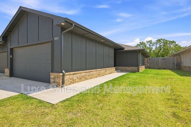 Photo - 8012 NW 110th Dr. House