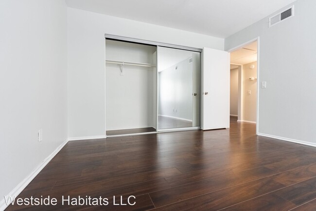 960 N. Alfred - fully renovated unit in Lo... photo'