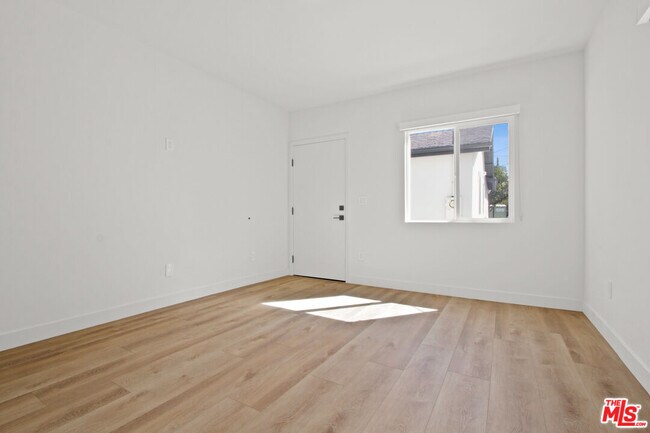 Foto del edificio - 2539 1/4 Cloverdale Ave