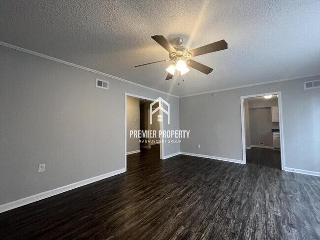 Building Photo - 2105 Woodfield - Available Now!