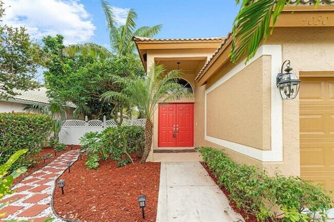 Foto del edificio - 4030 Laurelwood Ln