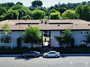 Building Photo - 7734 Brentwood Dr