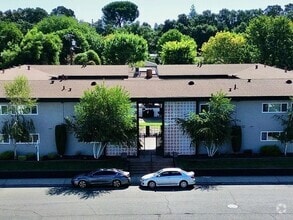 Building Photo - 7734 Brentwood Dr