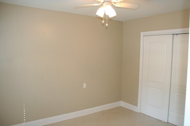 Bedroom 2 - 112 E Arlington Hts