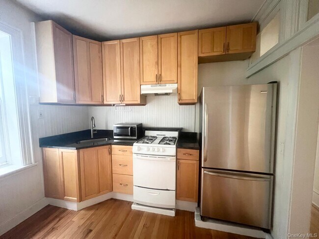 Foto del edificio - 1178 Warburton Ave