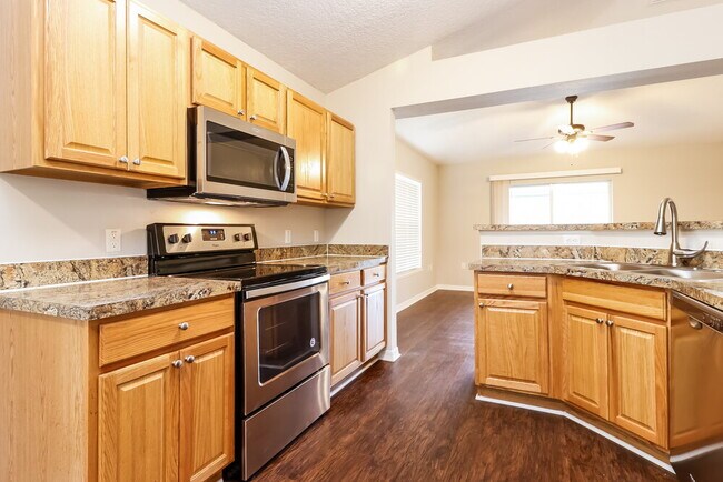 Building Photo - 452 Hammerstone Ave