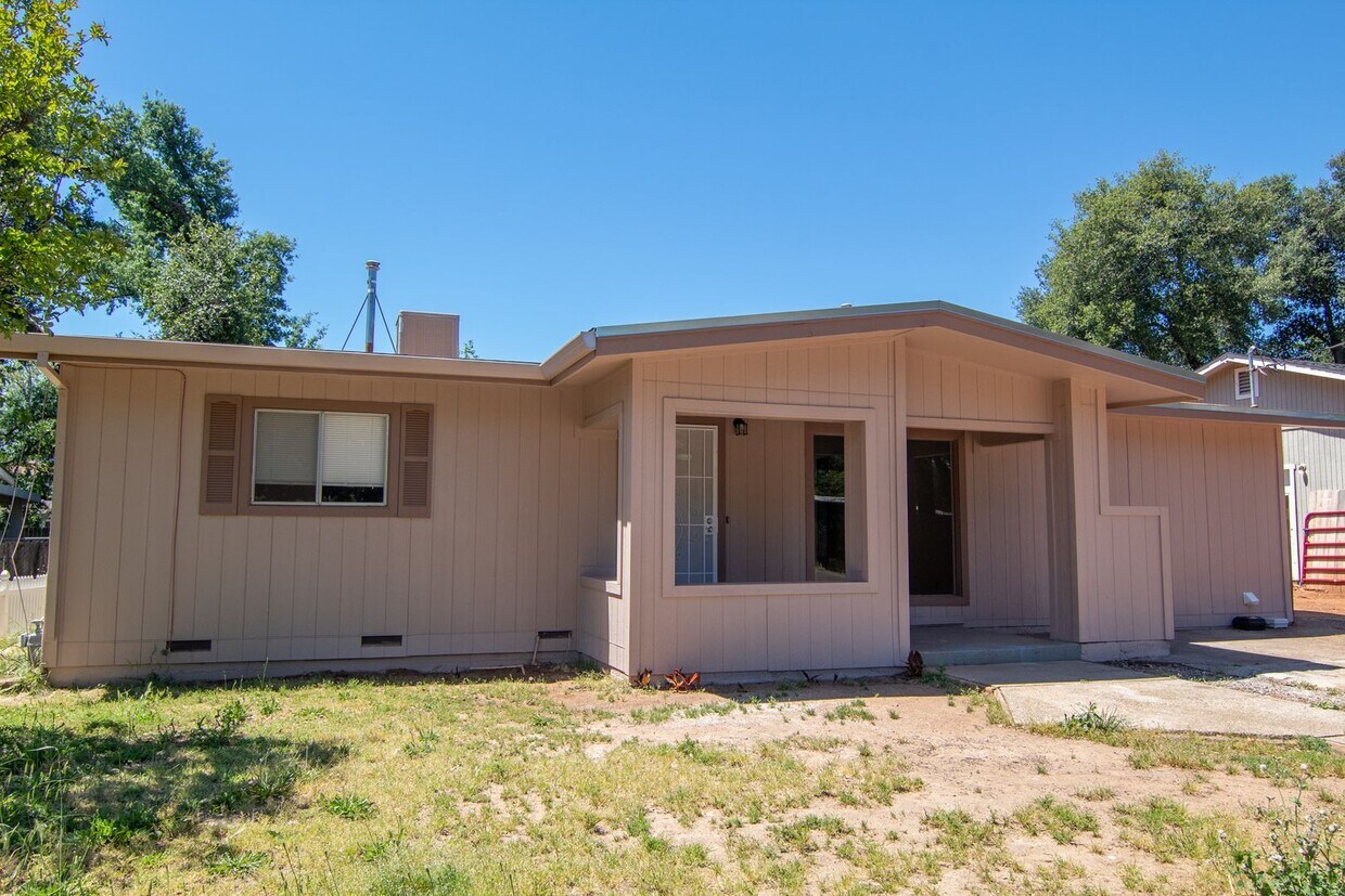 Primary Photo - Plenty of Space Inside and Out!