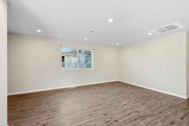 Foto del edificio - 6429 Timber Dr