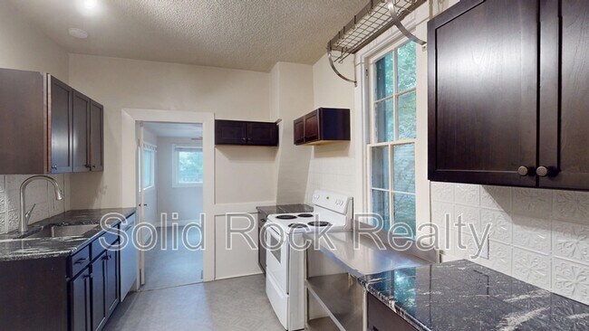 Building Photo - 511 E Platte Ave