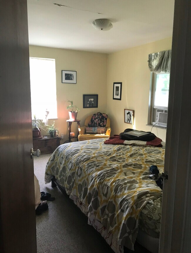 Bedroom - 28 Schuler Ave