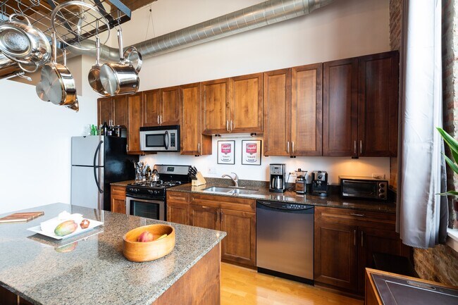 Foto del edificio - 1061 W 16th St