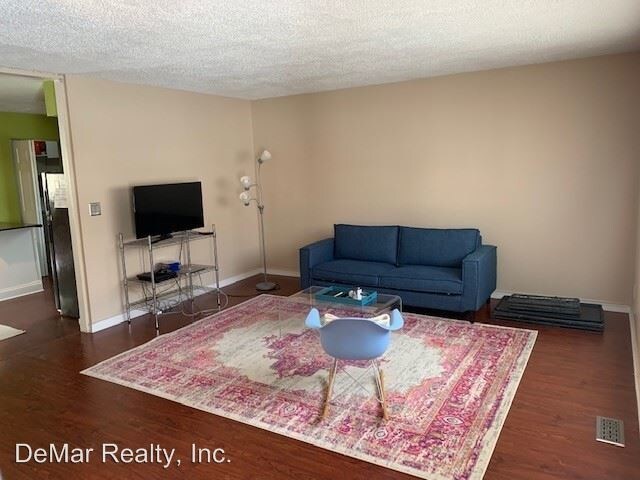 Building Photo - 3 br, 1.5 bath House - 4477 Burkey