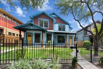 Building Photo - 718 Harris Ave