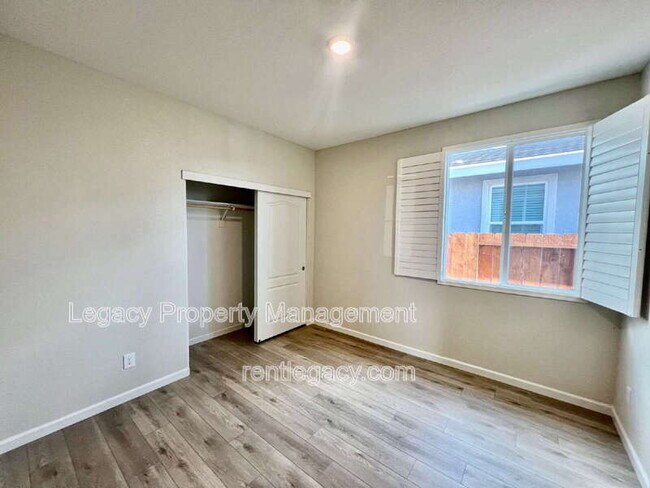 Building Photo - 436 Rose St