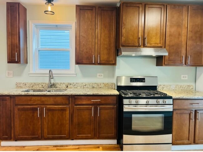 Foto del edificio - 1115 W 18th Pl