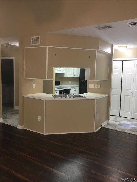 Foto del edificio - 6400 Chaprice Ln