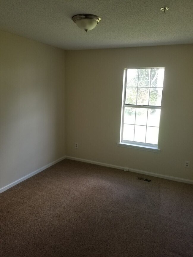 Building Photo - 1065 Thornwoode Ln
