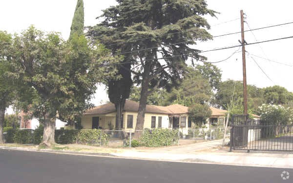Primary Photo - 3191 Carlin Ave
