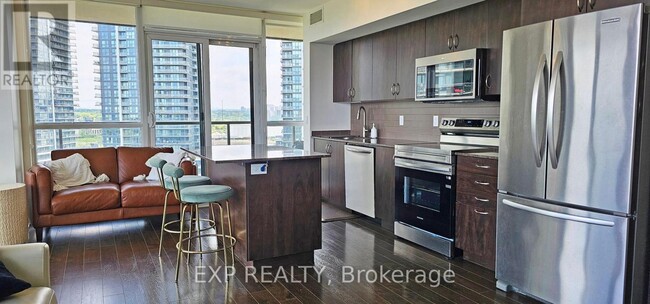 Photo du bâtiment - 604-2240-2240 Lake Shore Blvd W