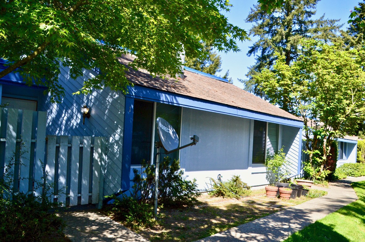 4308 NE Sunset Blvd, Renton, WA 98059 Condo for Rent in Renton, WA