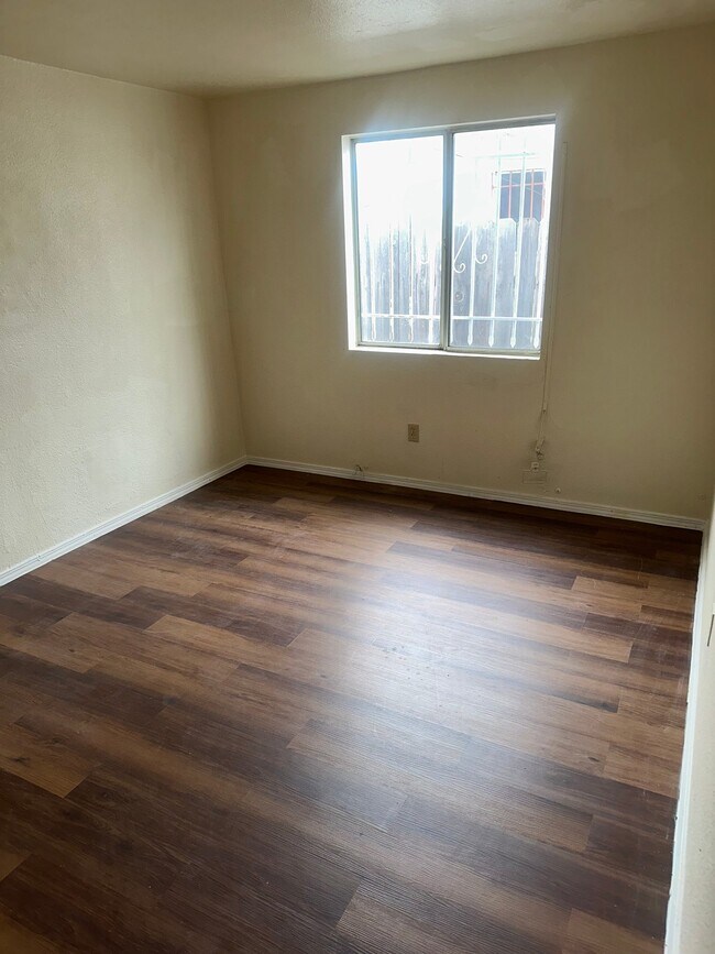 Foto del edificio - 427 E 98th St