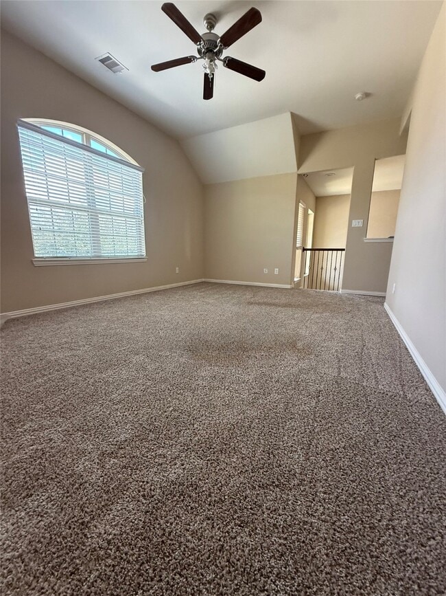 Building Photo - 667 Oak Cir Dr E