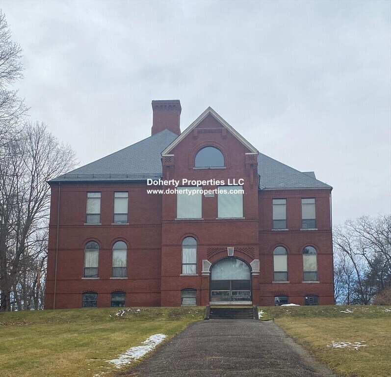 149 Andover St Unit 11, Lowell, MA 01852 Condo for Rent in Lowell, MA