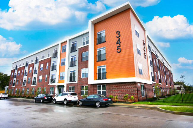 Flats at 345 | Luxury 1 & 2 Bedroom Apartments - The Flats at 345