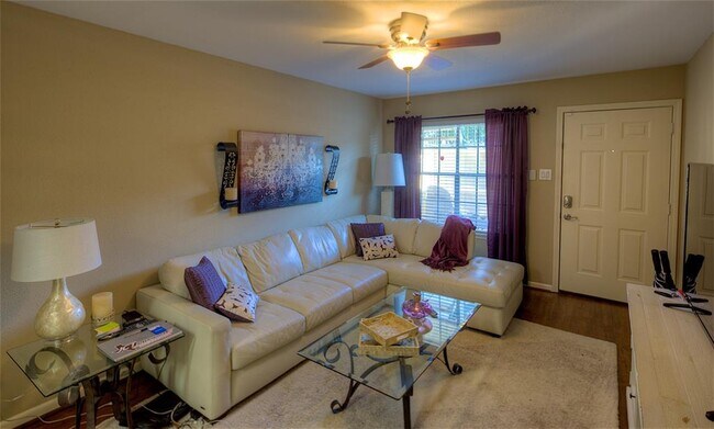 Building Photo - 845 Augusta Dr