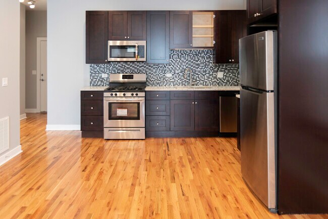 Foto del edificio - 1929 W Montrose Ave