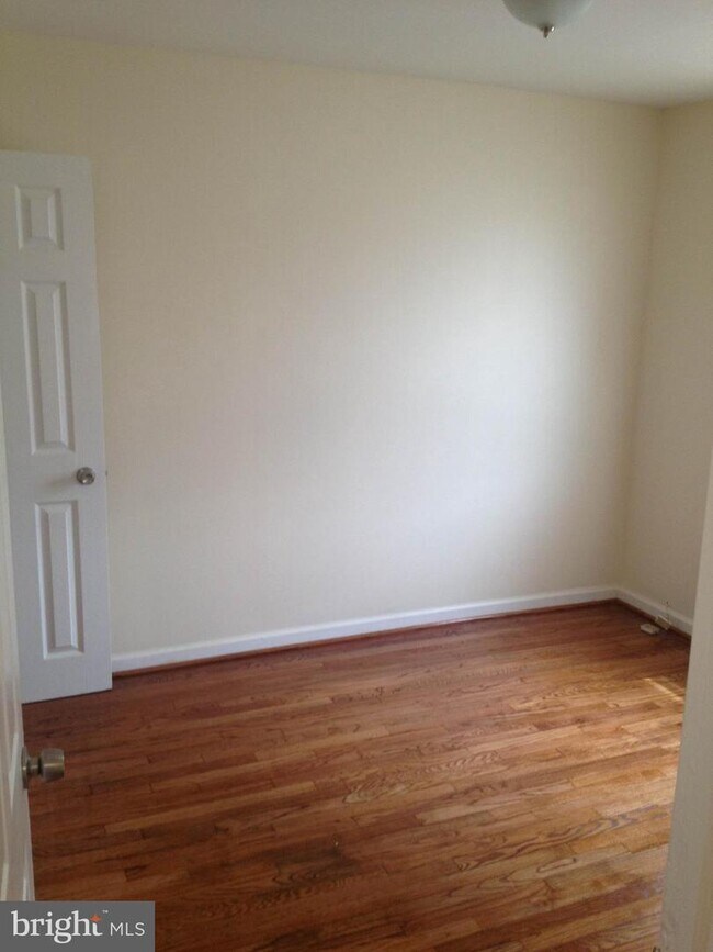 Foto del edificio - 4011 Elmora Ave