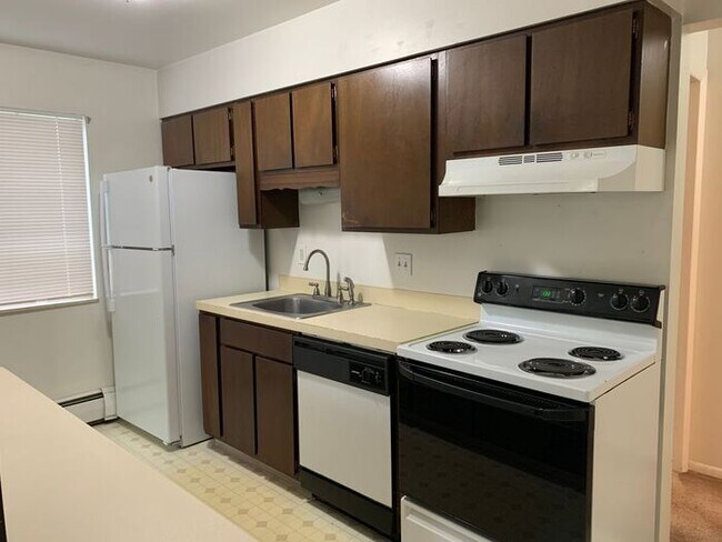 Foto del edificio - 1st & 2nd Floor, 1ST MONTH 1/2 OFF SPECIAL...