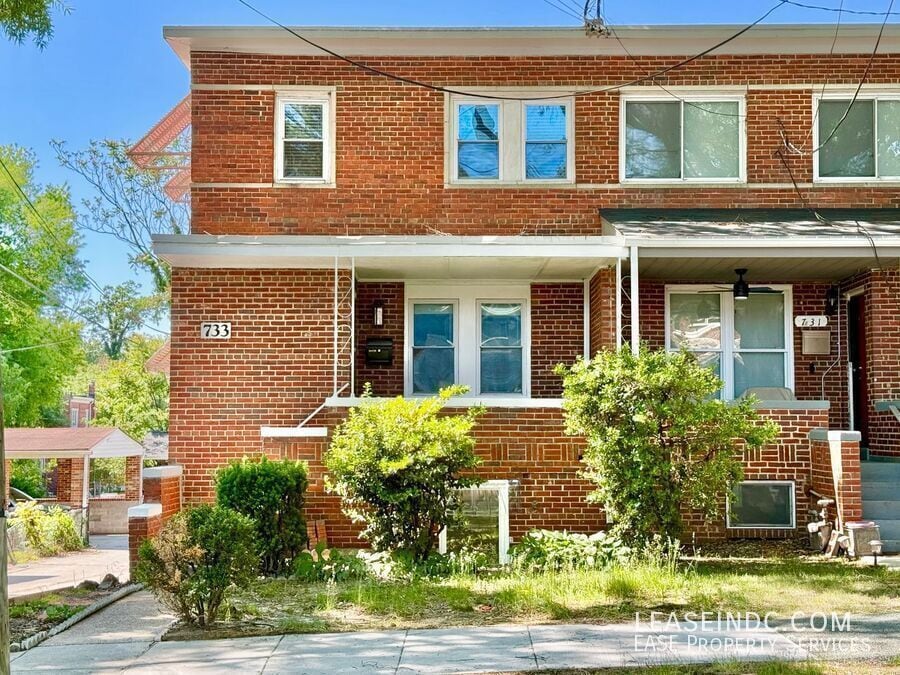 Photo - 733 Crittenden Street NE-
