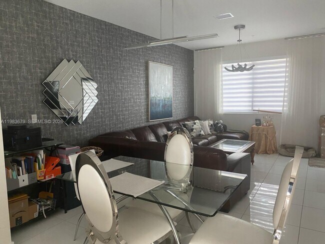 Foto del edificio - 4745 NW 84th Ct