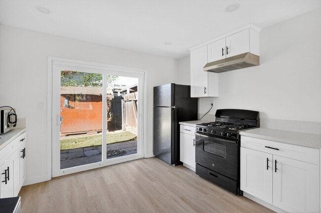 Foto del edificio - 767 Ball Ave