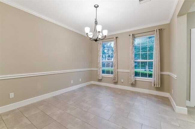 Foto del edificio - 15407 Cypress Gdns Dr