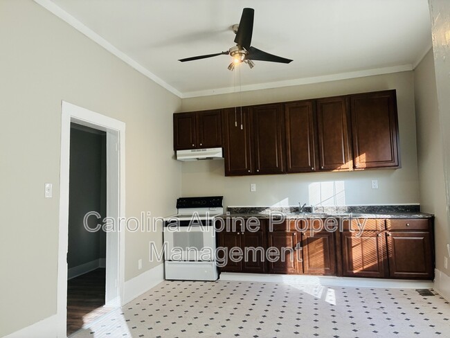 Building Photo - 402 Wilson St