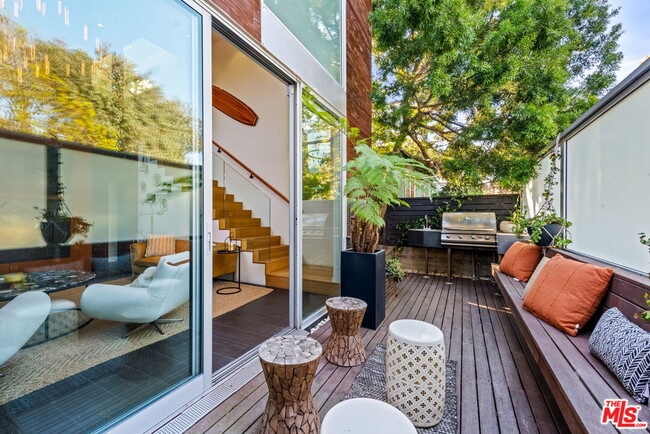 Building Photo - 1220 Cabrillo Ave