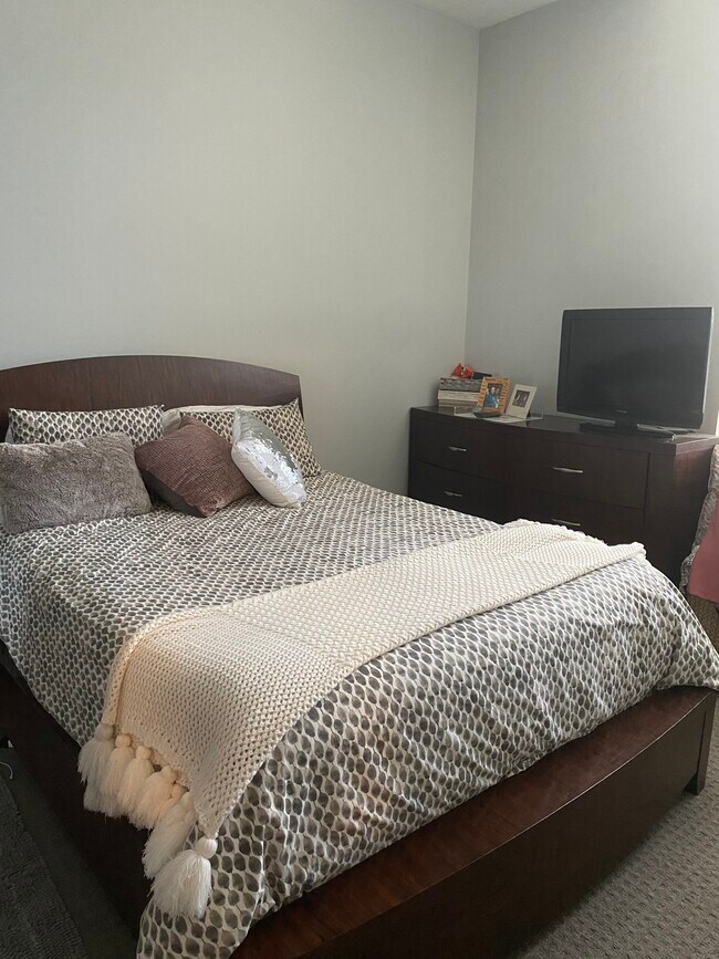 Building Photo - 1401 N 5th St