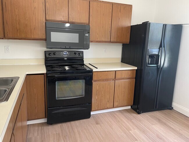 Building Photo - 3755 Springwood Dr