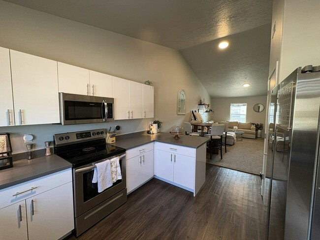 Building Photo - 64 W 600 S