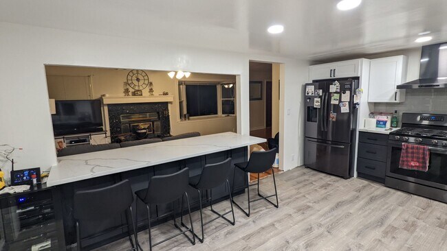 Foto del edificio - Mountain Living / Easy Commute Location