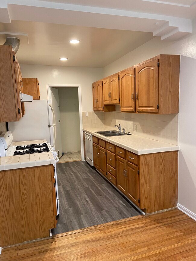 Foto del edificio - 408 N Maple Dr