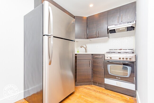 Foto del edificio - 753 Sterling Pl